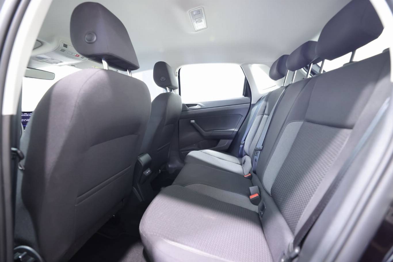 VOLKSWAGEN Polo 31