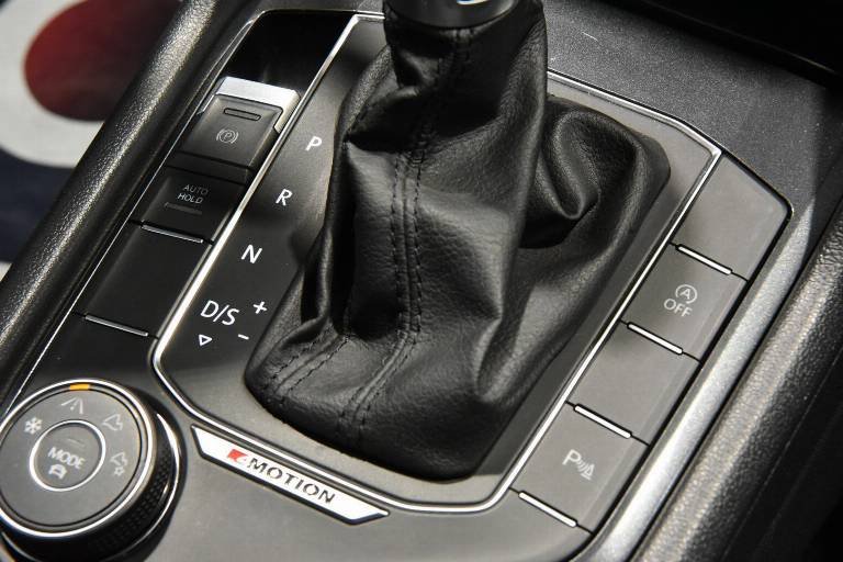 VOLKSWAGEN Tiguan 11