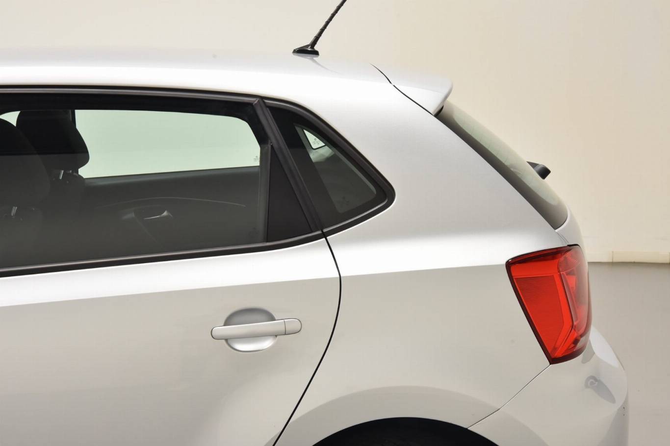VOLKSWAGEN Polo 31
