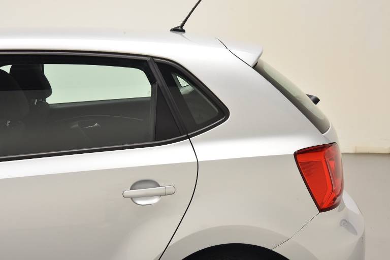 VOLKSWAGEN Polo 31