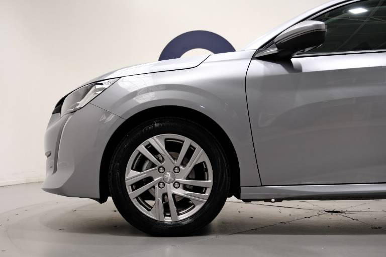 PEUGEOT 208 11