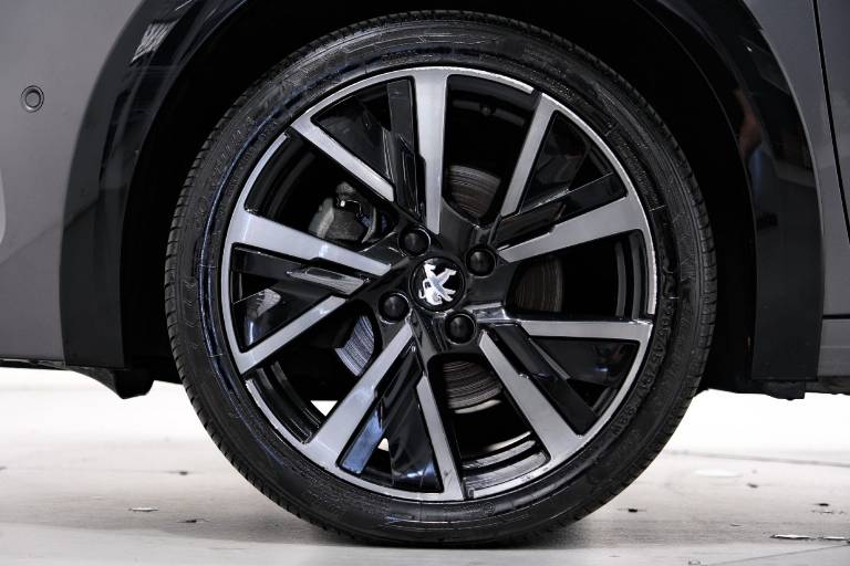 PEUGEOT 208 13