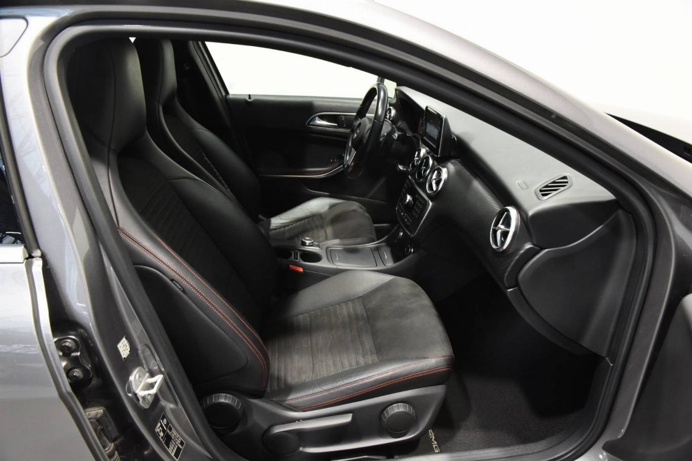 MERCEDES-BENZ A 180 16