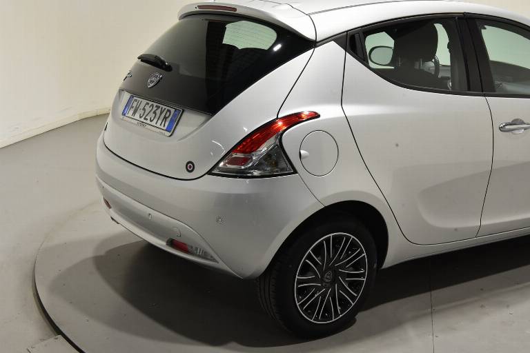 LANCIA Ypsilon 18