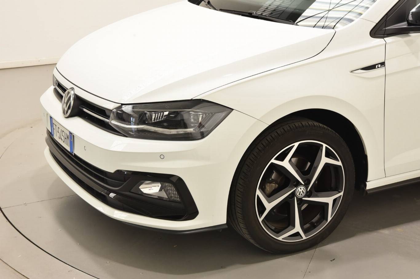 VOLKSWAGEN Polo 40