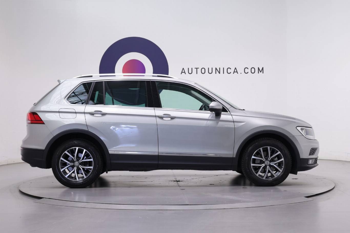 VOLKSWAGEN Tiguan 4