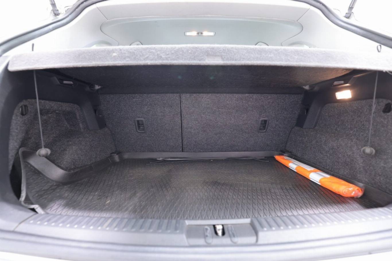 VOLKSWAGEN Polo 42