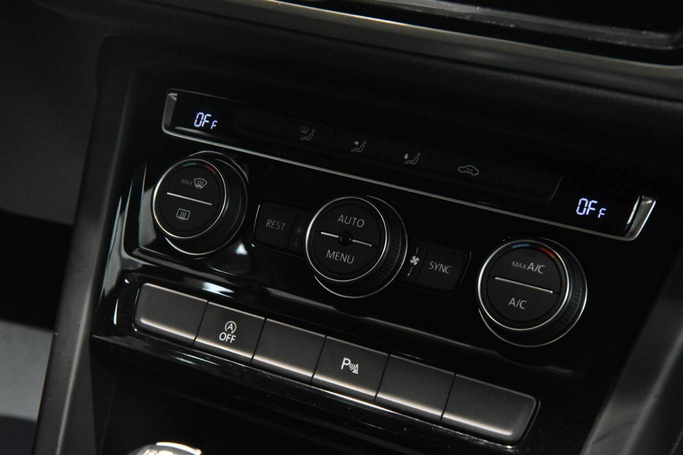 VOLKSWAGEN Touran 38