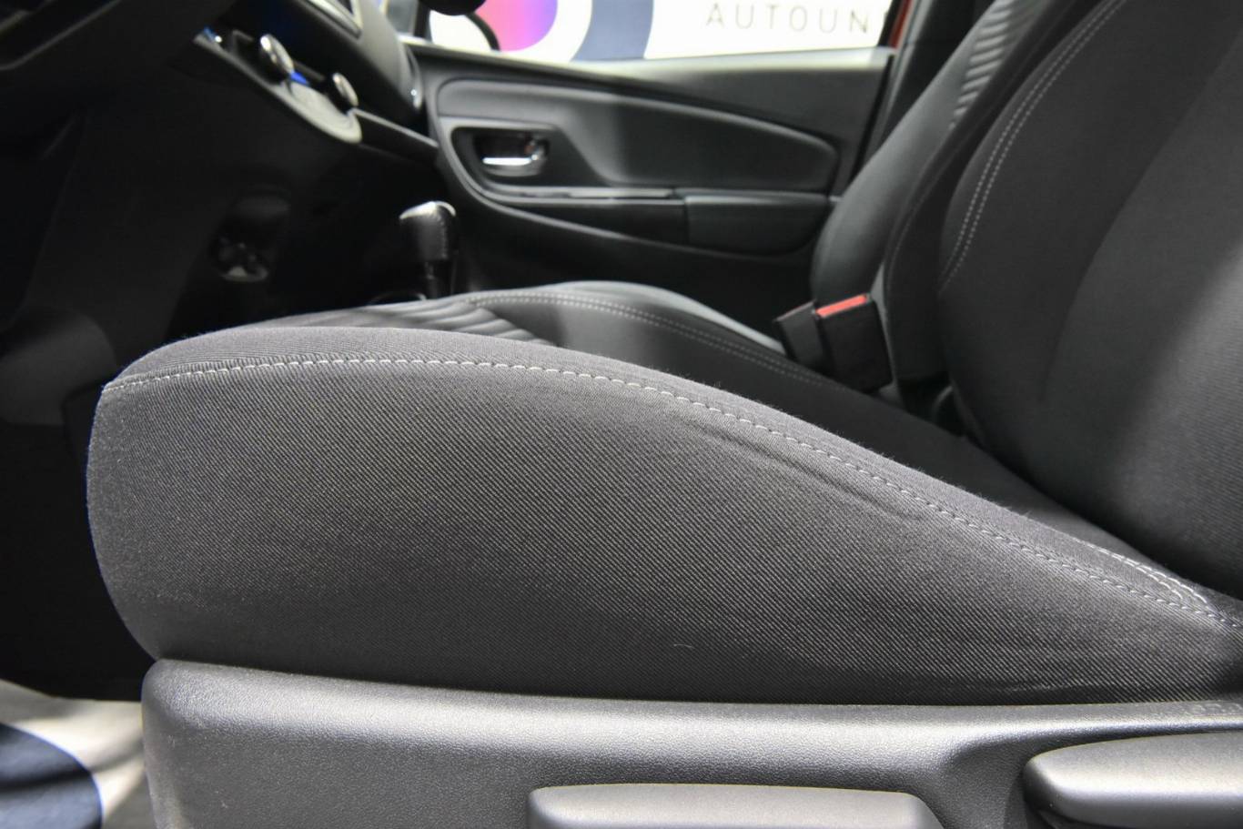 TOYOTA Yaris 43