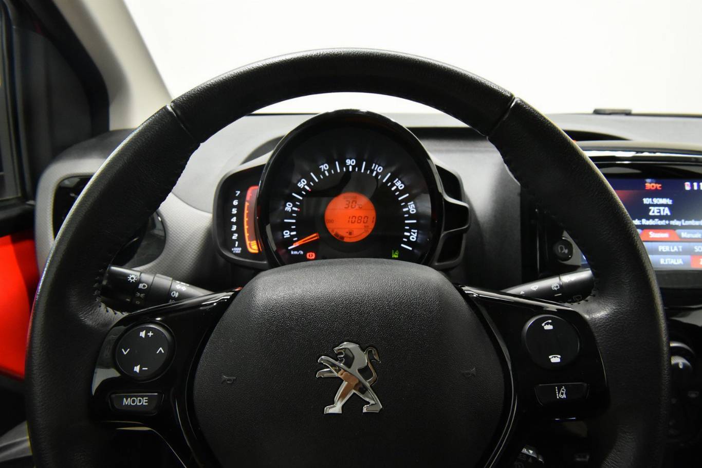 PEUGEOT 108 10