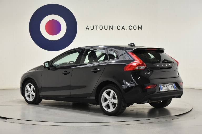 VOLVO V40 2
