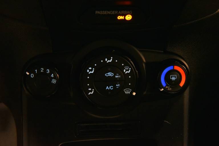 FORD Fiesta 11