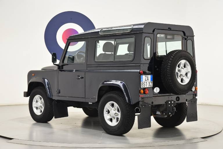 LAND ROVER Defender 7
