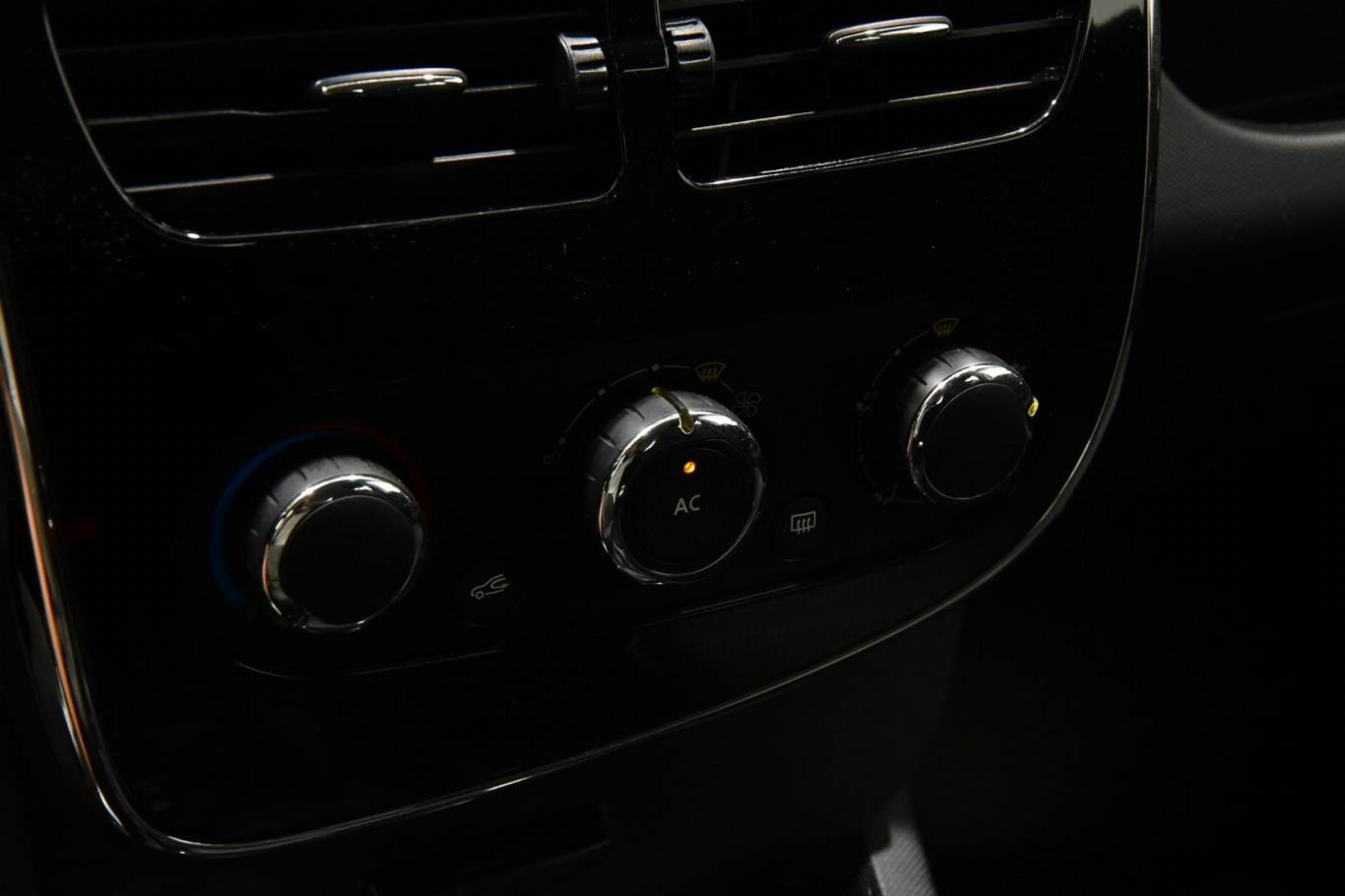 RENAULT Clio 28