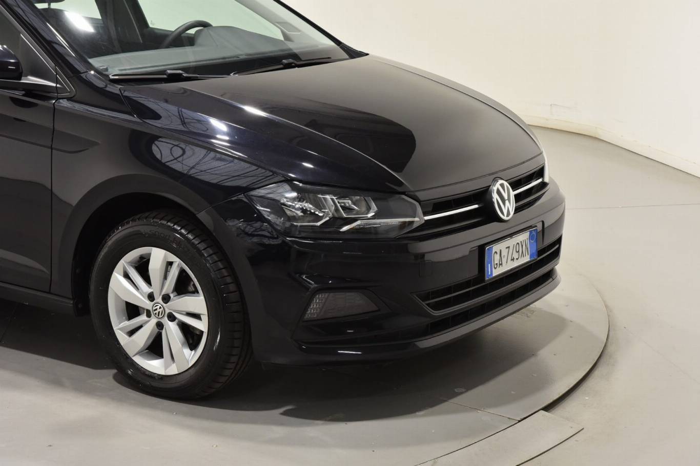 VOLKSWAGEN Polo 14