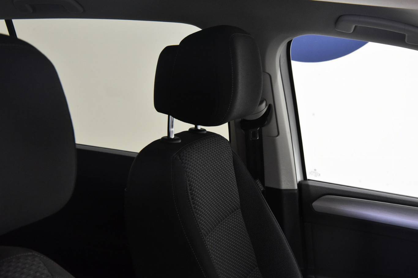 VOLKSWAGEN Touran 37