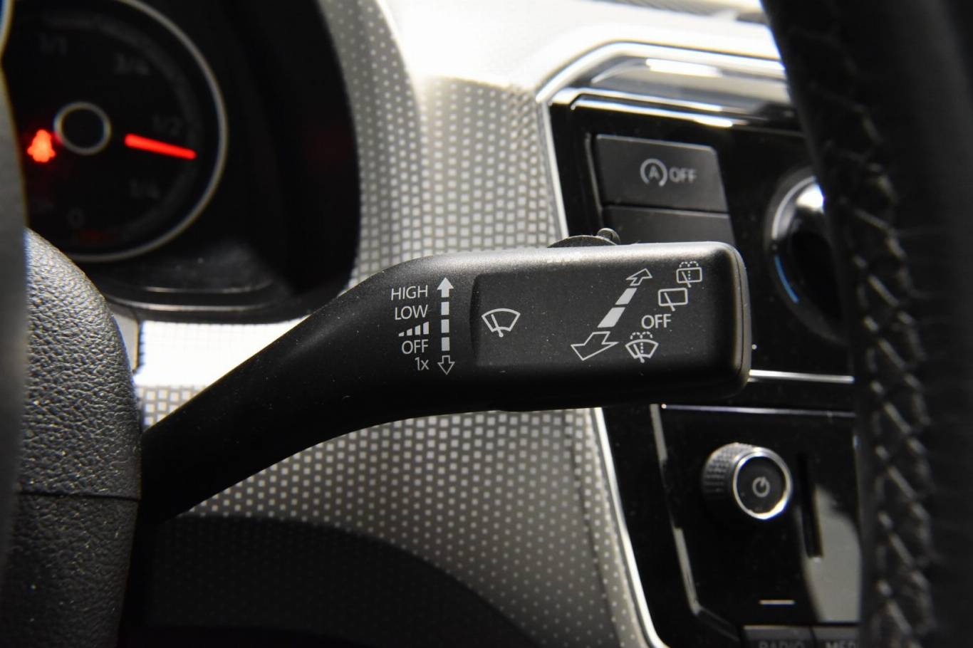 VOLKSWAGEN Up! 16