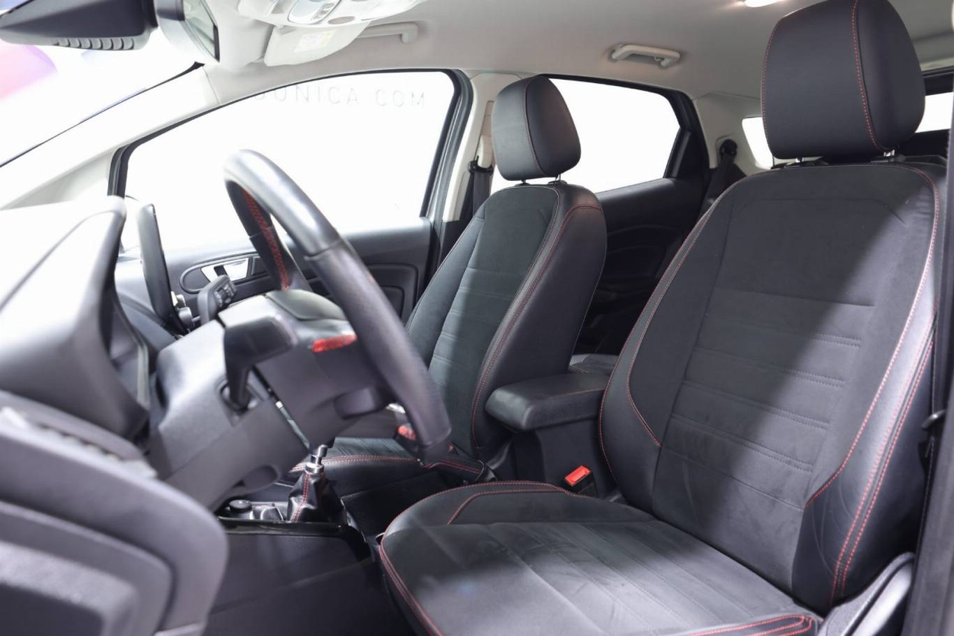 FORD EcoSport 6