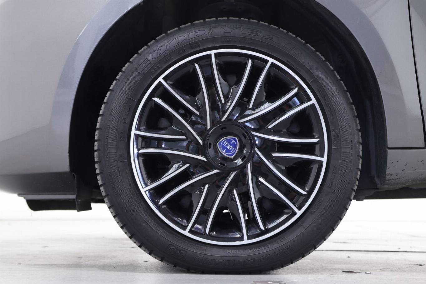LANCIA Ypsilon 12