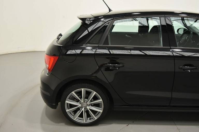 AUDI A1 51