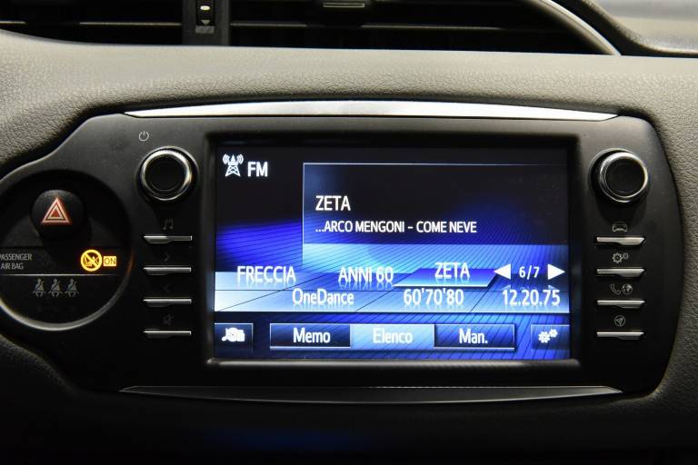 TOYOTA Yaris 12