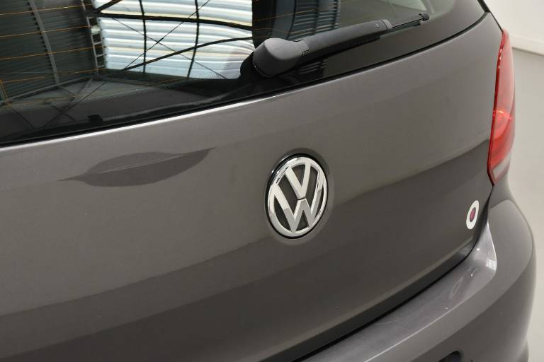 VOLKSWAGEN Polo 45