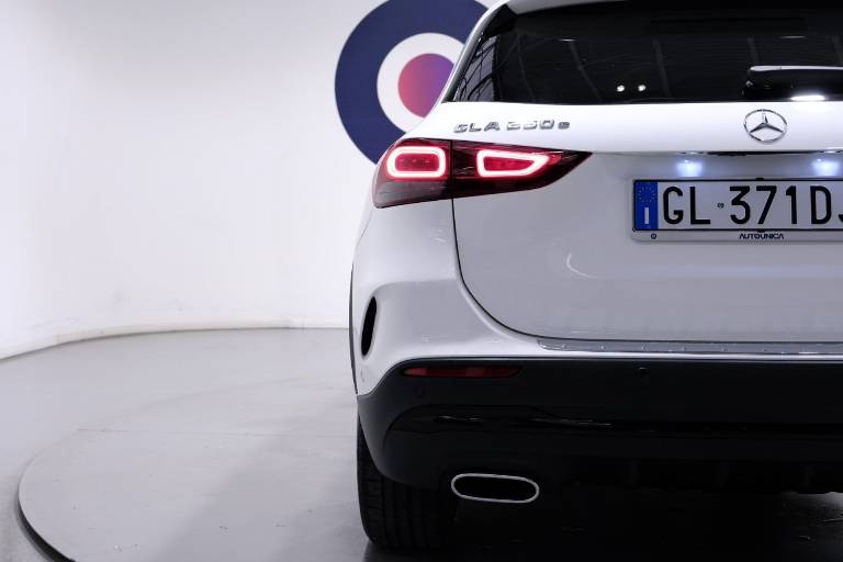 MERCEDES-BENZ GLA 61