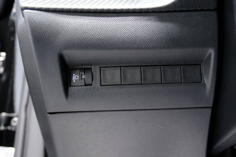 PEUGEOT 2008 32