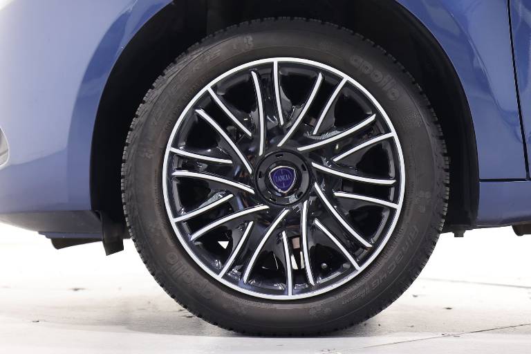 LANCIA Ypsilon 13