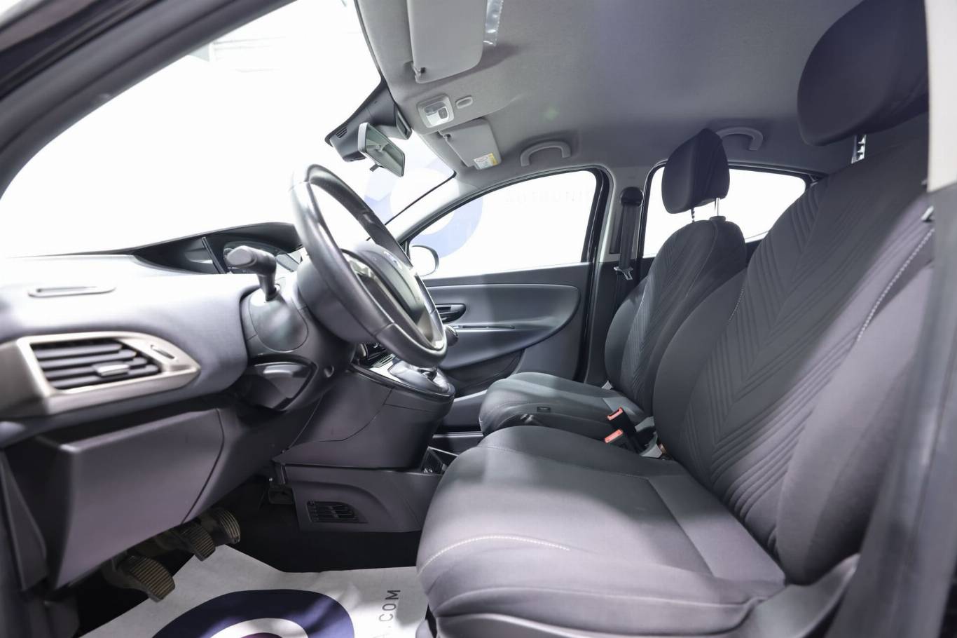 LANCIA Ypsilon 13