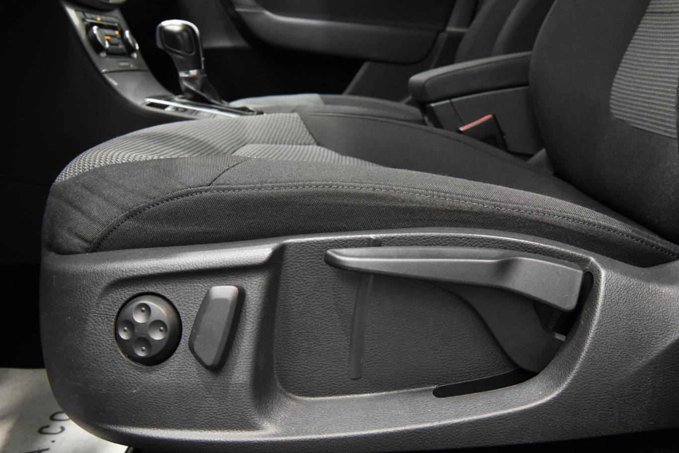 VOLKSWAGEN Passat 42