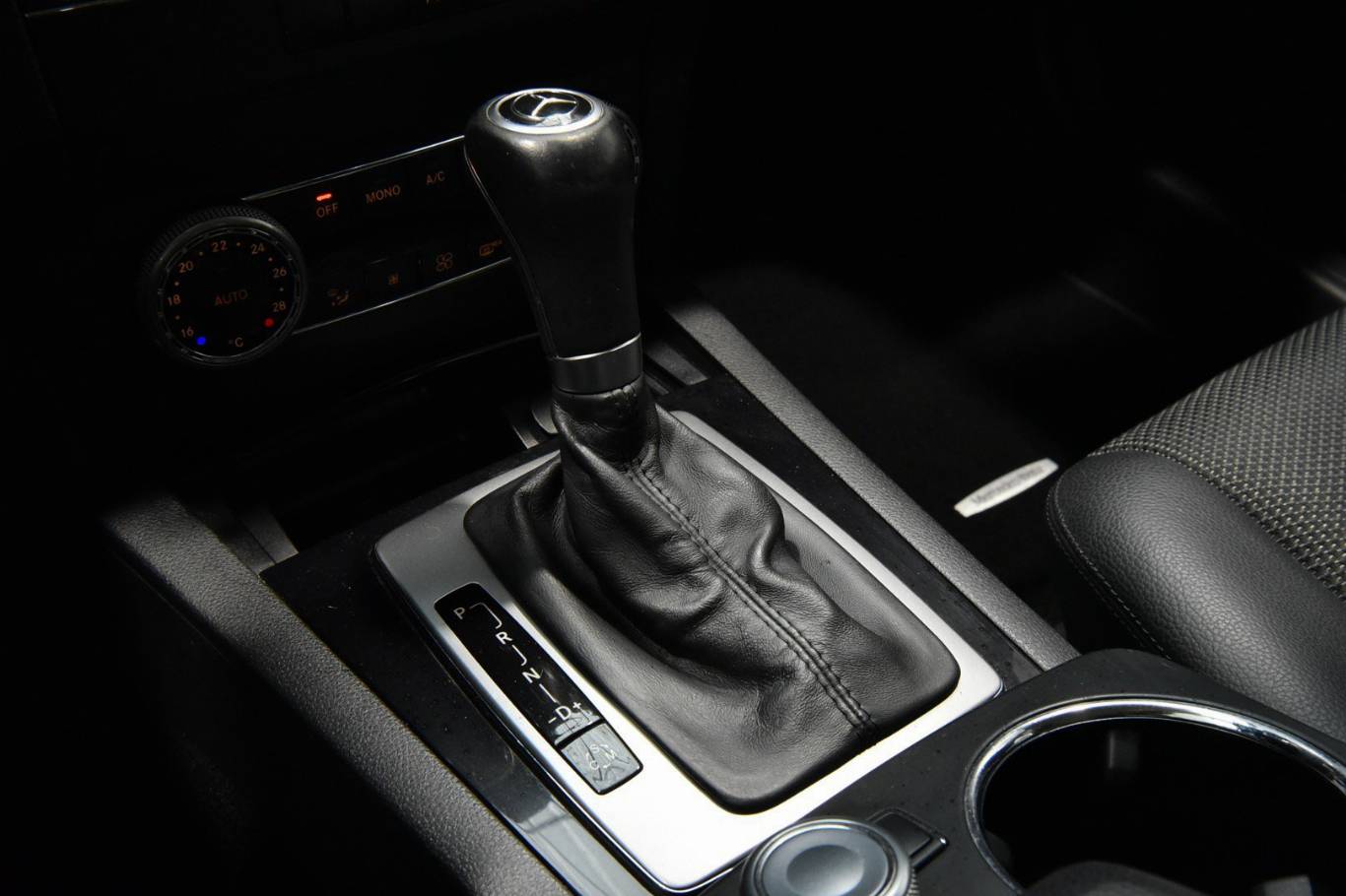 MERCEDES-BENZ GLK 220 11