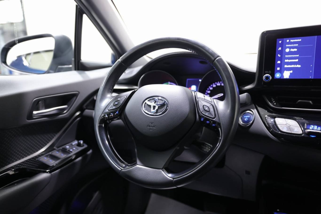 TOYOTA C-HR 38