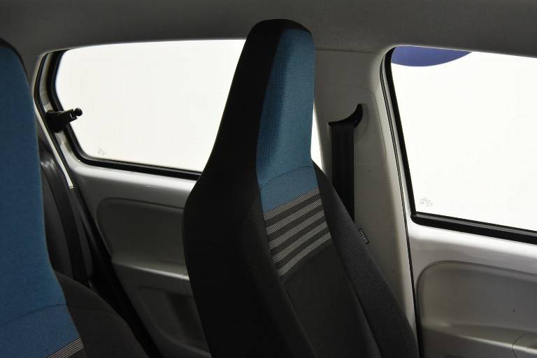VOLKSWAGEN Up! 31
