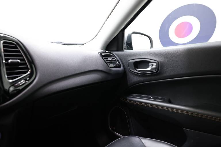 JEEP Compass 34