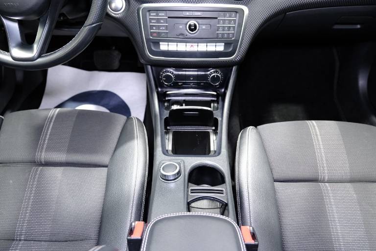 MERCEDES-BENZ A 180 44