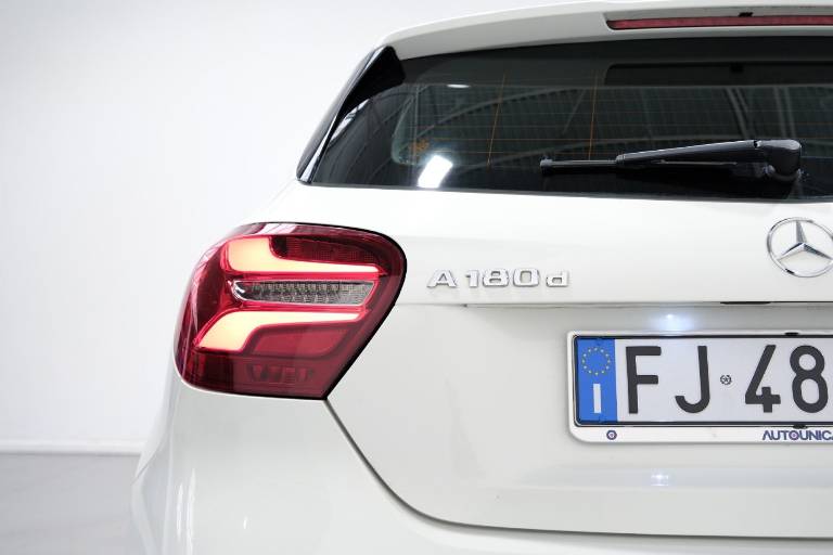 MERCEDES-BENZ A 180 47