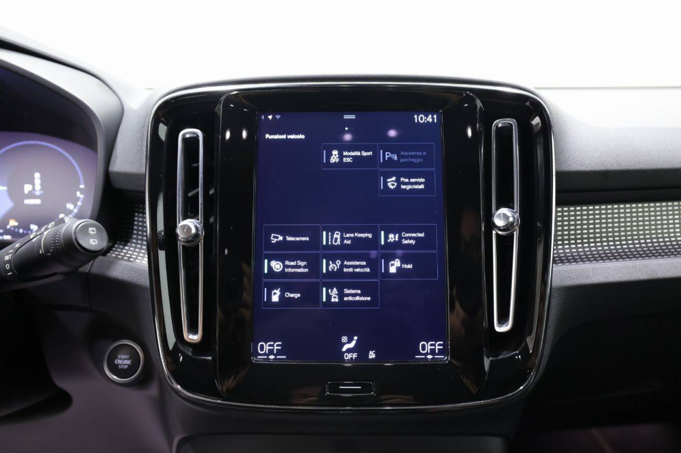 VOLVO XC40 26