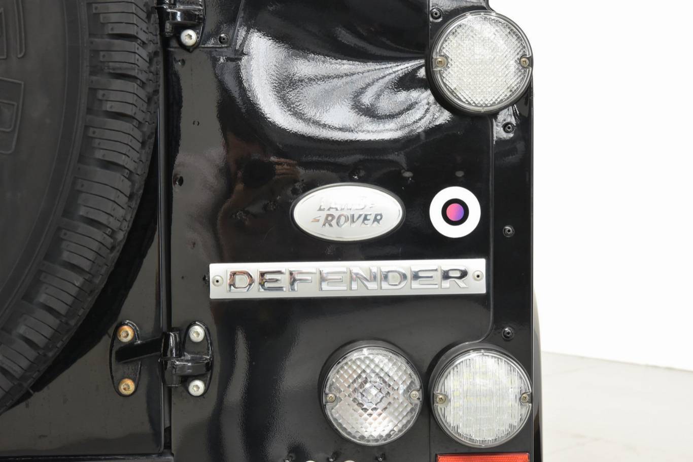 LAND ROVER Defender 17