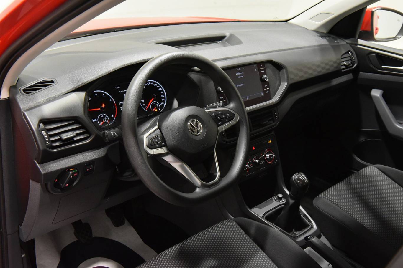VOLKSWAGEN T-Cross 3