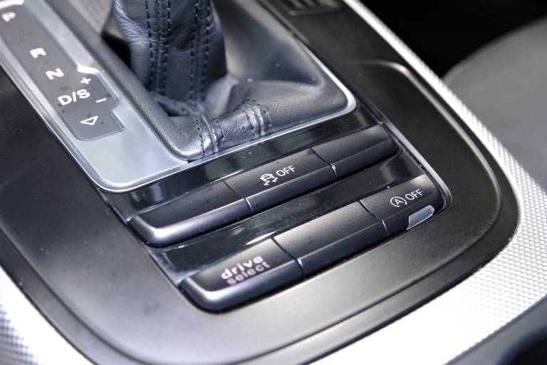AUDI A4 32
