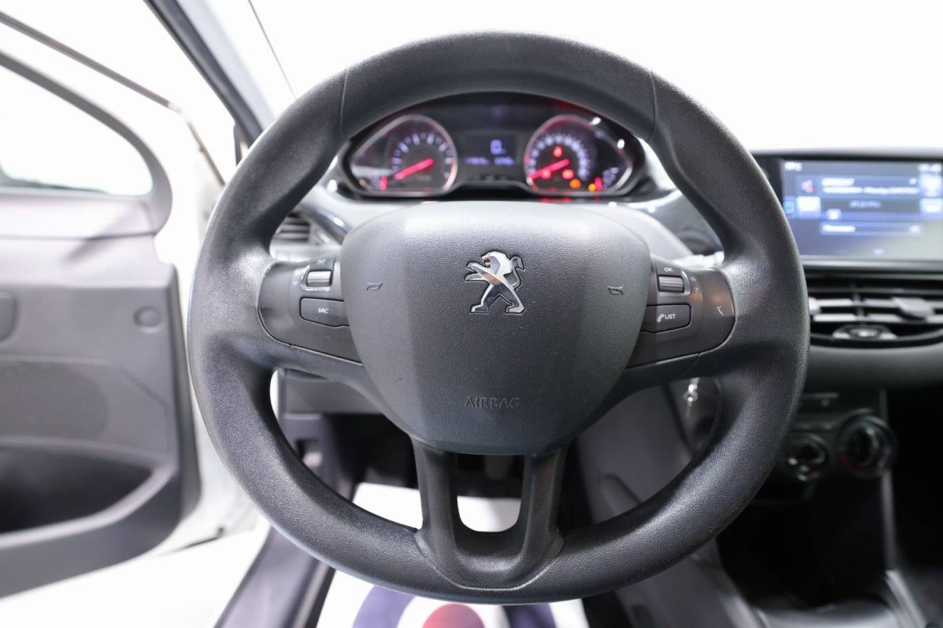 PEUGEOT 208 7