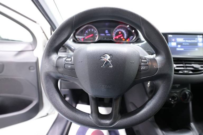 PEUGEOT 208 7