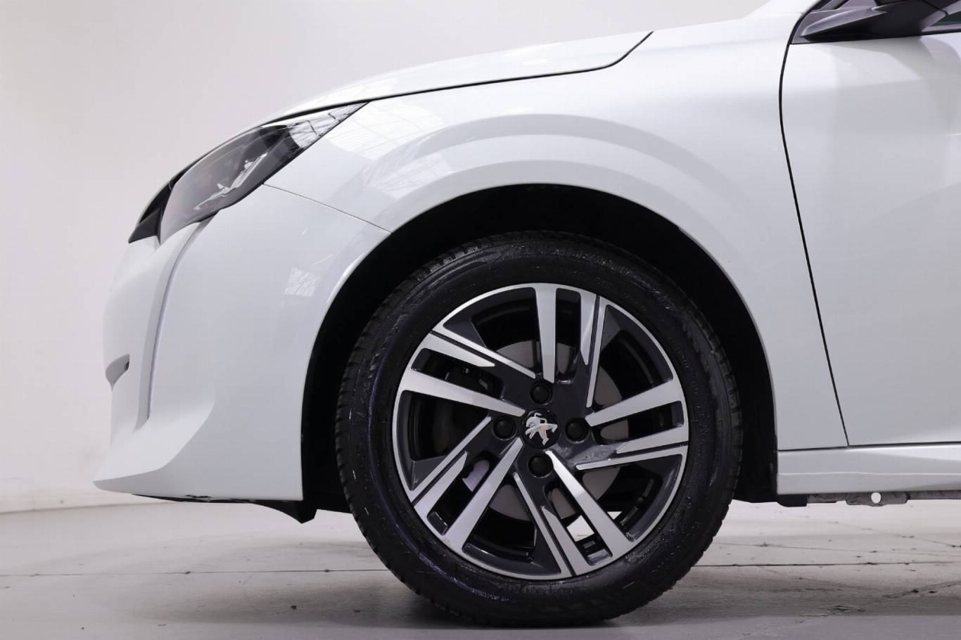 PEUGEOT 208 17