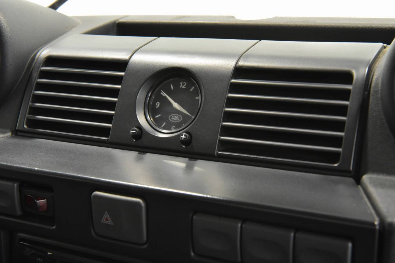 LAND ROVER Defender 48