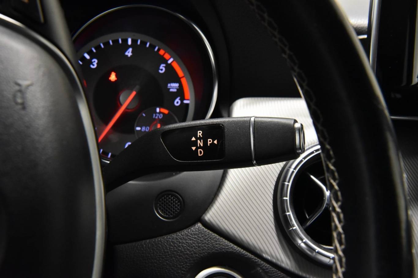 MERCEDES-BENZ CLA 200 27