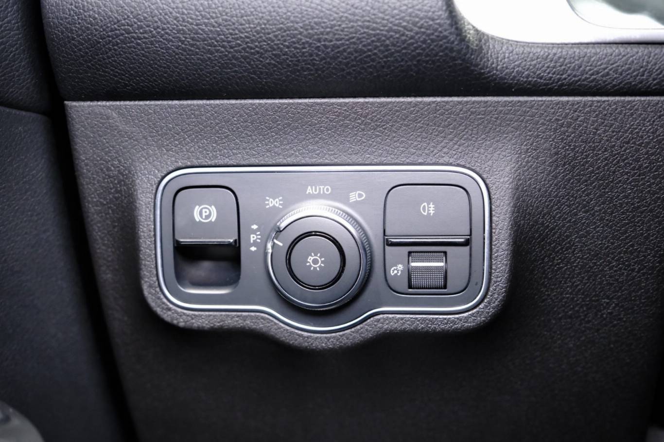 MERCEDES-BENZ GLB 200 34