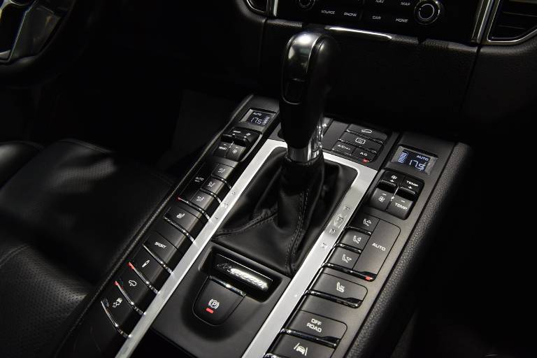 PORSCHE Macan 44