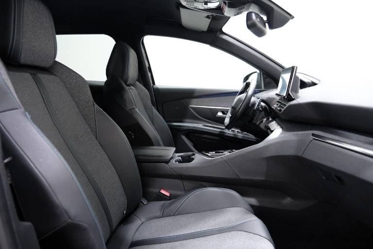 PEUGEOT 3008 59