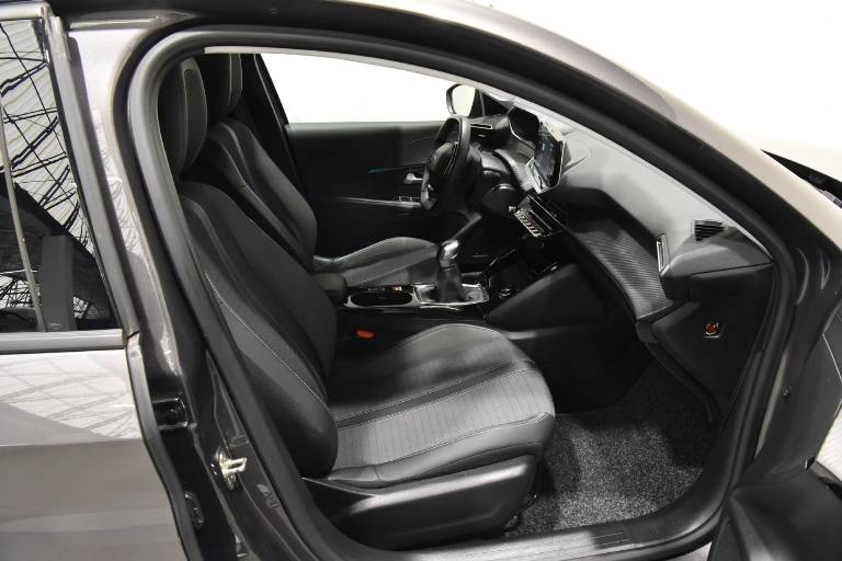 PEUGEOT 208 22